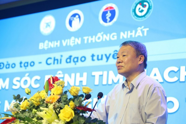 TS Trần Huy Dụng, Phó Trưởng ban thường trực Điều hành Ban bảo vệ, chăm sóc sức khỏe cán bộ Trung ương phát biểu chỉ đạo hội nghị.